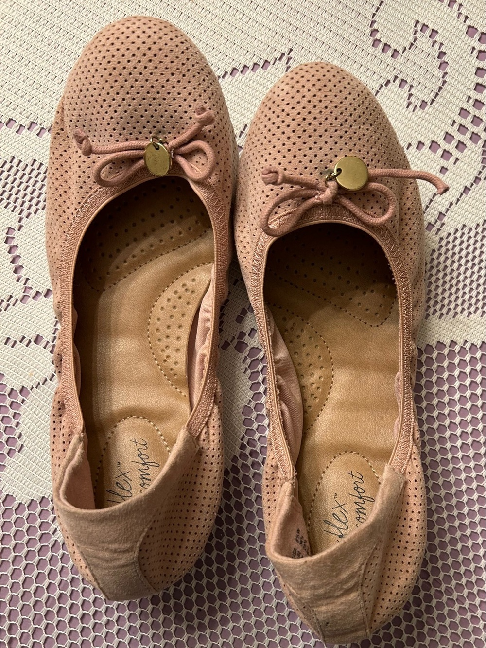 dexflex comfort Blush Perforated Ballet Flats with Bow Accent 8.5 W